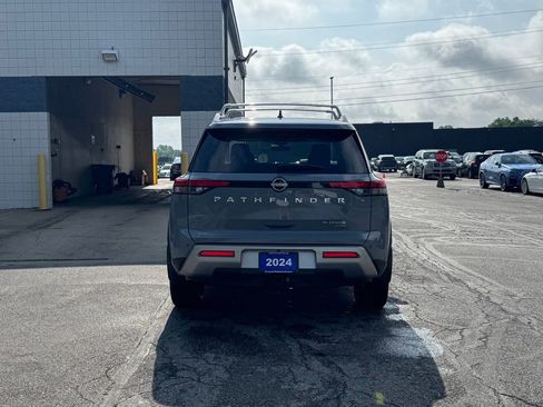 Used 2024 Nissan Pathfinder Platinum image 6