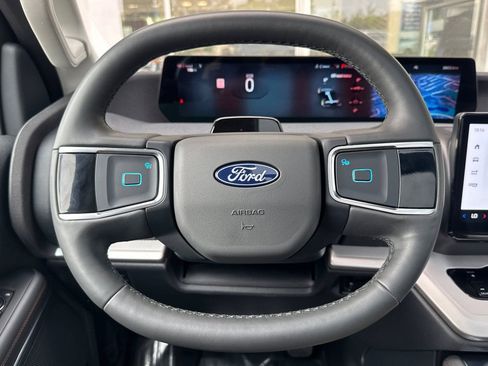 Certified 2025 Ford Expedition Active image 26