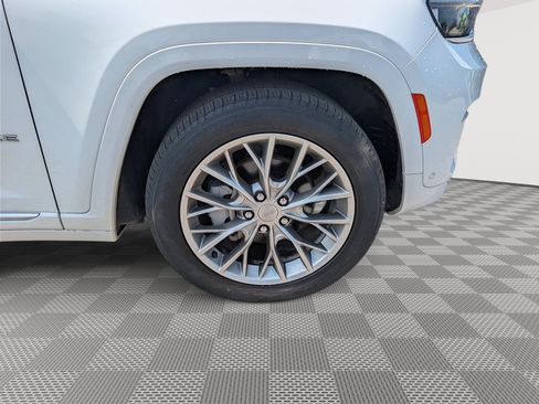 Used 2023 Jeep Grand Cherokee Summit w/ Adv Protech Group IV AWD/4WD image 9