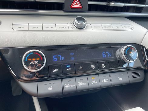 New 2025 Hyundai Elantra Limited image 44