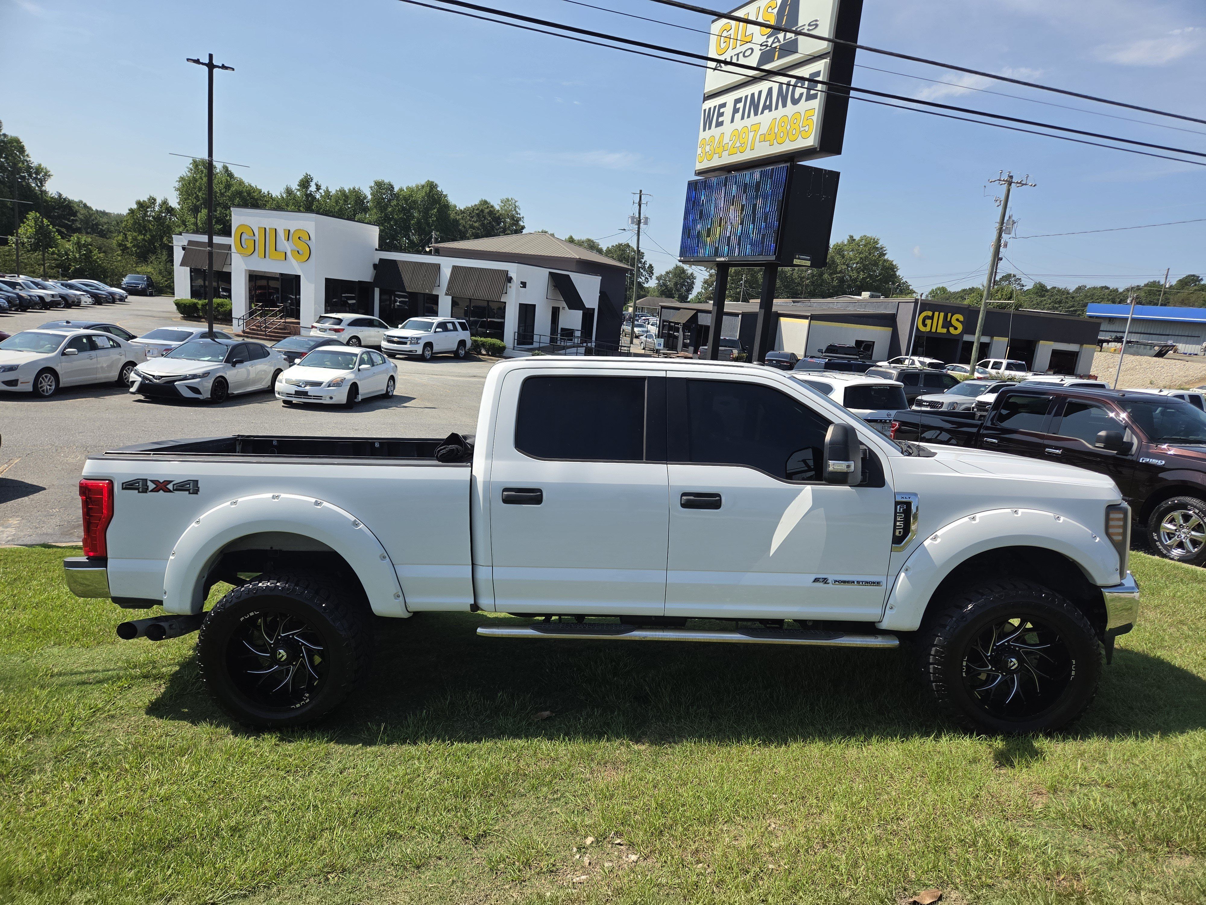 Used 2017 Ford F250 XLT AWD/4WD image 4