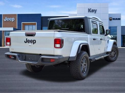 Used 2024 Jeep Gladiator Sport AWD/4WD image 5
