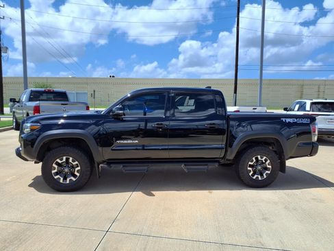 Used 2021 Toyota Tacoma TRD Off-Road w/ Technology Package AWD/4WD image 3