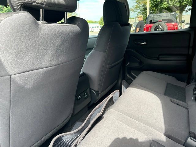 Used 2025 Nissan Frontier SV w/ SV Convenience Package AWD/4WD image 14