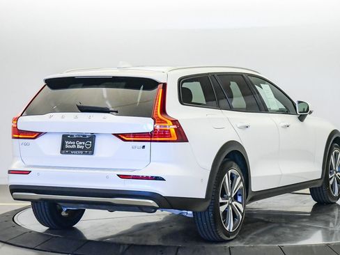 Certified 2026 Volvo V60 B5 Cross Country Plus w/ Climate Package AWD/4WD image 5