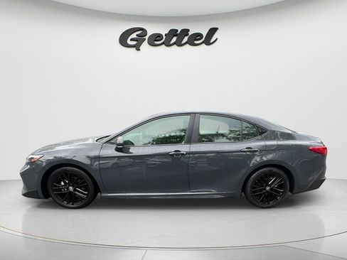 Used 2025 Toyota Camry SE FWD image 8