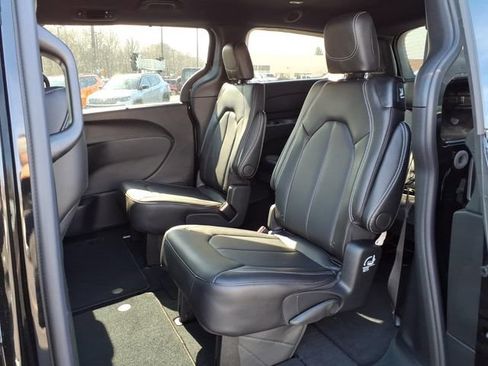 New 2026 Chrysler Pacifica Select image 28