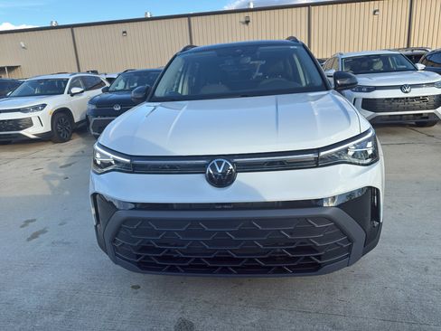 New 2026 Volkswagen Taos SE FWD image 2