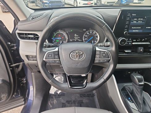 Used 2021 Toyota Highlander XLE image 13