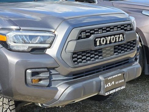Used 2021 Toyota Tacoma TRD Off-Road w/ Technology Package AWD/4WD image 5