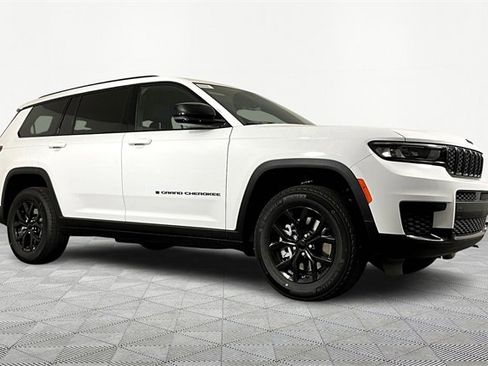 New 2025 Jeep Grand Cherokee L Altitude image 3