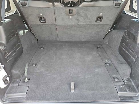 Used 2021 Jeep Wrangler Unlimited Sahara image 33