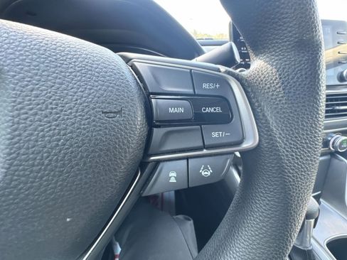 Used 2018 Honda Accord EX image 17