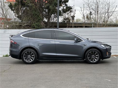 Used 2018 Tesla Model X 100D image 9