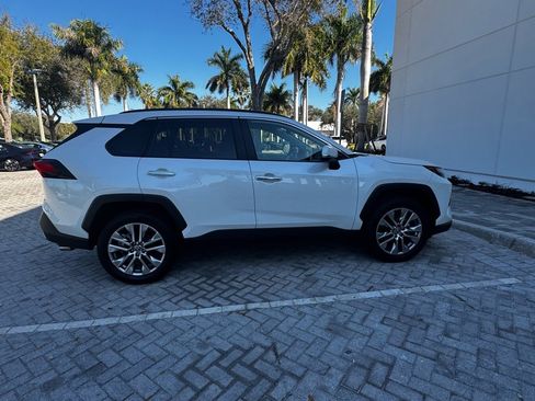 Used 2022 Toyota RAV4 Limited image 4