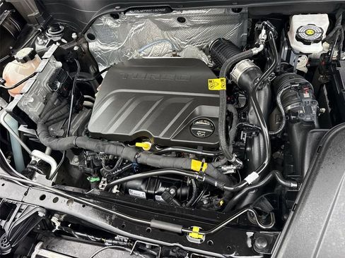Used 2025 Chevrolet Trax LT FWD image 26