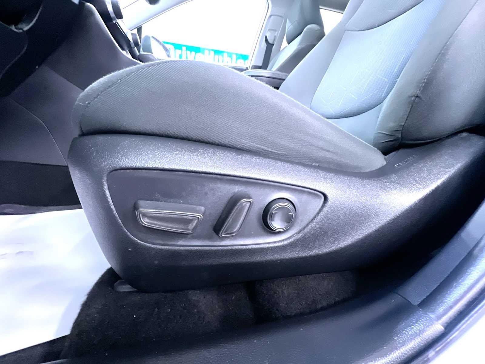 Used 2022 Toyota RAV4 XLE w/ Convenience Package AWD/4WD image 13