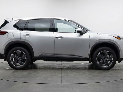 Used 2025 Nissan Rogue SV AWD/4WD image 11