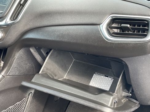 Used 2018 Chevrolet Equinox LT FWD image 41