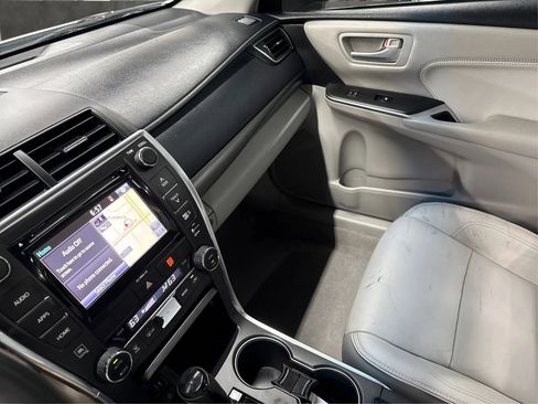Used 2016 Toyota Camry XLE w/ Moonroof Package FWD image 27