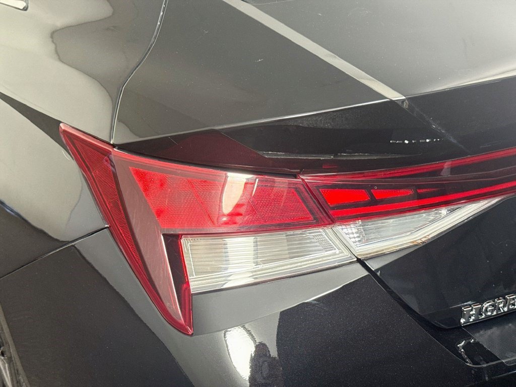 Used 2021 Hyundai Elantra Limited FWD image 35