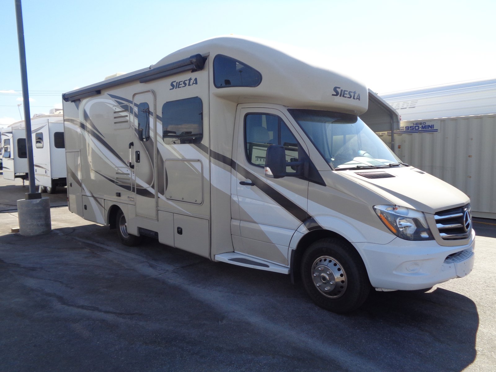 Used 2018 Mercedes-Benz Sprinter 3500 image 2