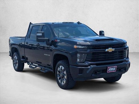 Used 2024 Chevrolet Silverado 2500 Custom w/ Custom Value Package AWD/4WD image 3