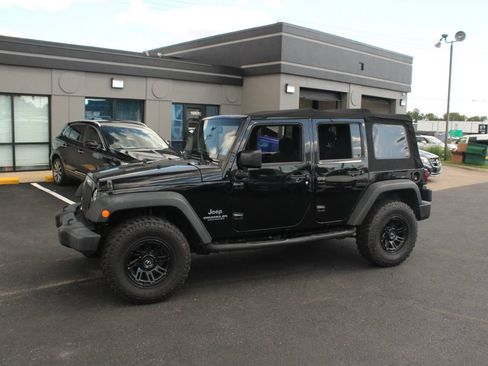 Used 2017 Jeep Wrangler Unlimited Sport w/ Quick Order Package 24S AWD/4WD image 2