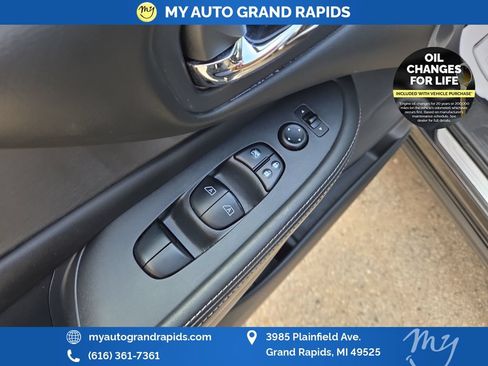 Used 2019 Nissan Murano S AWD/4WD image 11