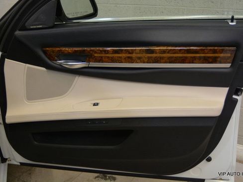 Used 2014 BMW 740i image 8