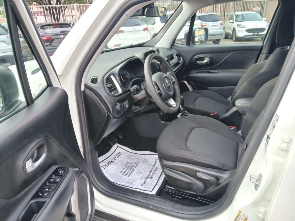 Used 2023 Jeep Renegade Latitude AWD/4WD image 9