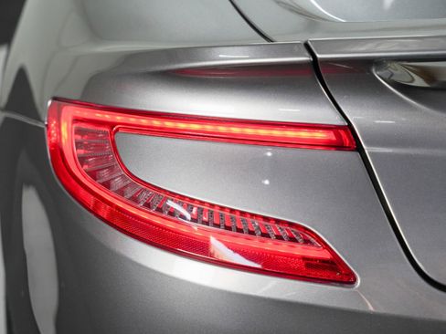 Used 2017 Aston Martin Vanquish Coupe image 21