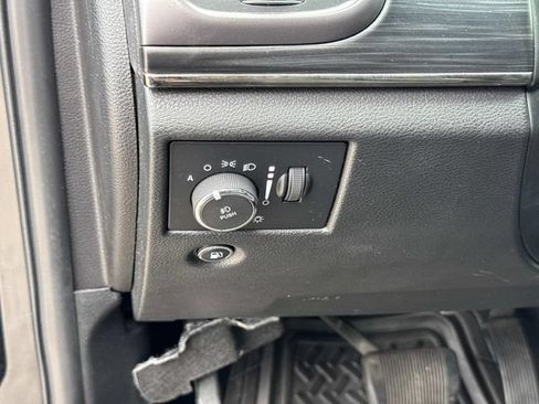 Used 2019 Jeep Grand Cherokee Limited X AWD/4WD image 32