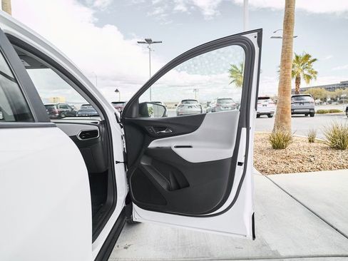 Used 2024 Chevrolet Equinox LS image 10