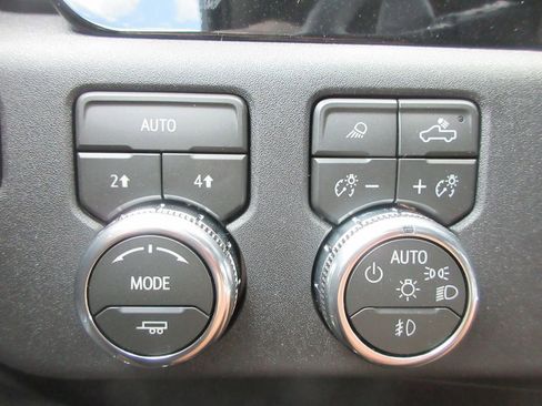 New 2026 GMC Sierra 1500 SLT image 16