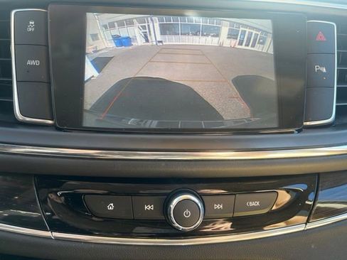 Used 2018 Buick Enclave Essence AWD/4WD image 18