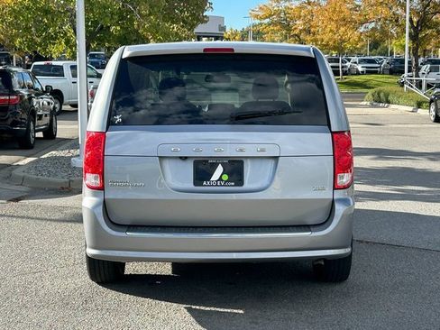 Used 2019 Dodge Grand Caravan SE image 4