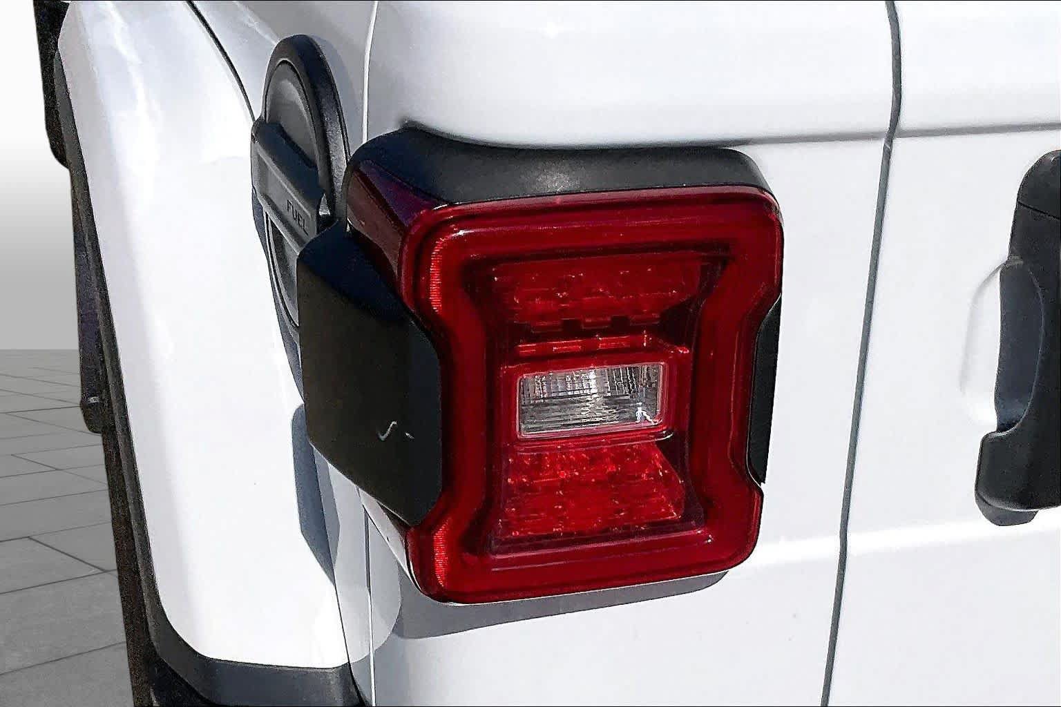 Used 2024 Jeep Wrangler Unlimited Sahara AWD/4WD image 28