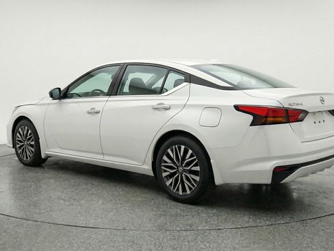 Used 2025 Nissan Altima 2.5 SV image 6