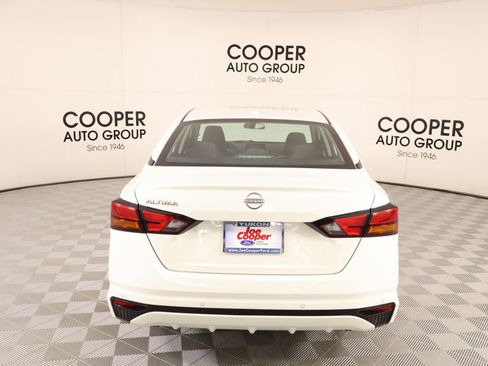Used 2025 Nissan Altima 2.5 SV FWD image 20