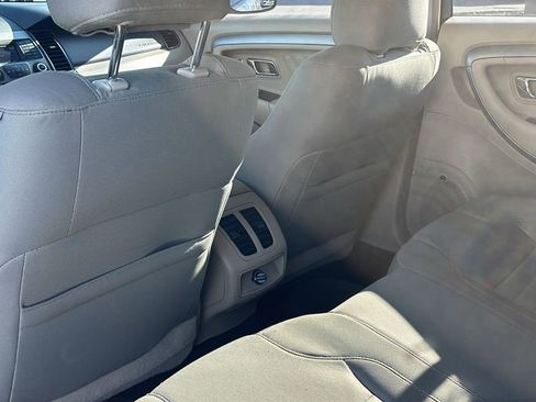 Used 2015 Ford Taurus SE image 31