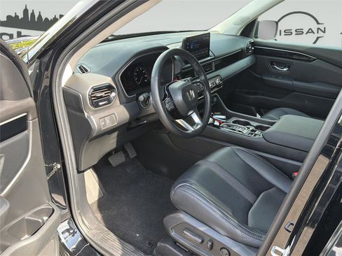 Used 2025 Honda Pilot EX-L image 12