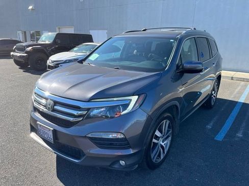 Used 2018 Honda Pilot Touring image 1