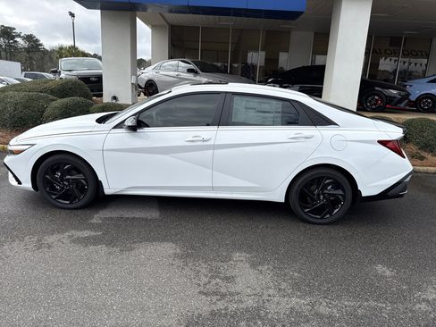 New 2026 Hyundai Elantra SEL Sport Premium image 2