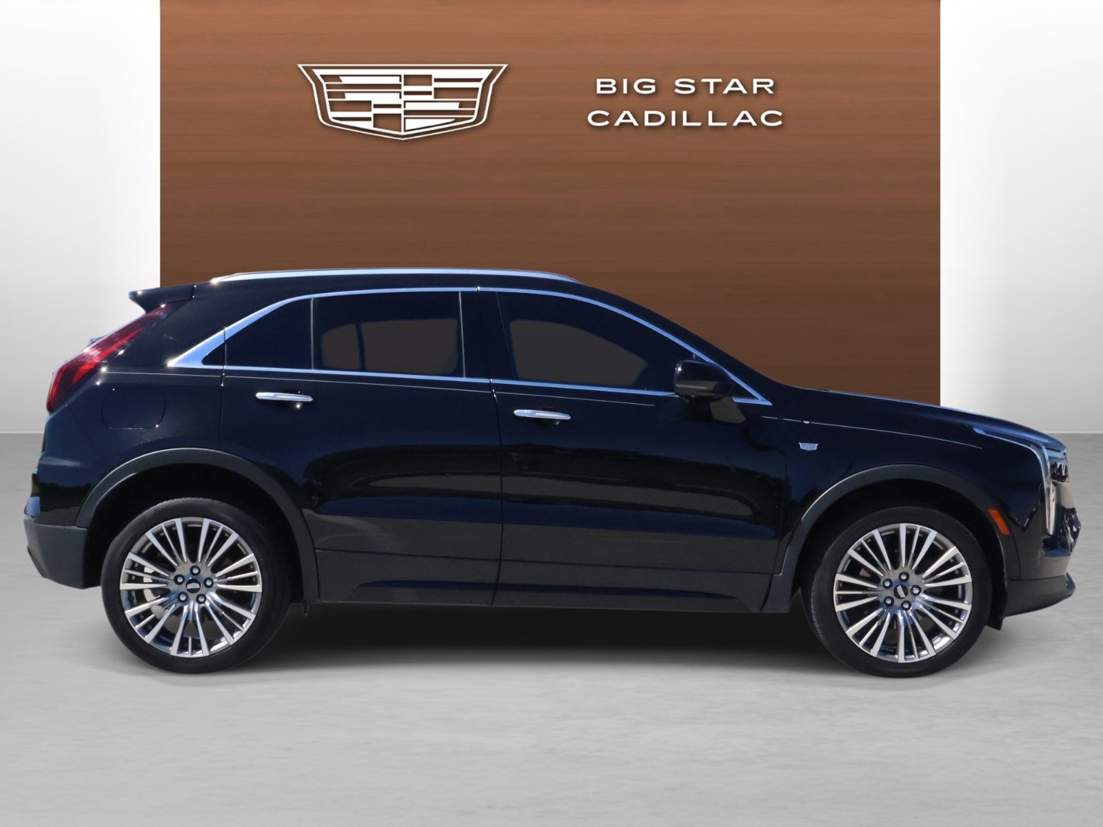 Used 2025 Cadillac XT4 Premium Luxury w/ Technology Package FWD image 6