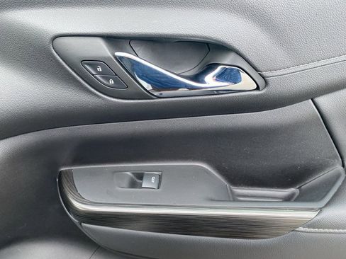 Used 2023 GMC Acadia SLT w/ Elevation Edition image 11