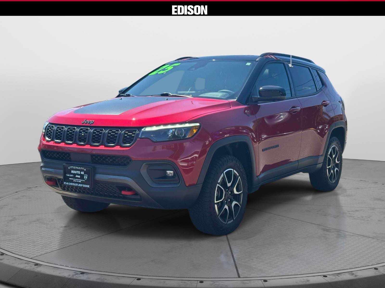 Used 2025 Jeep Compass Trailhawk w/ Trailhawk Elite Group AWD/4WD image 2