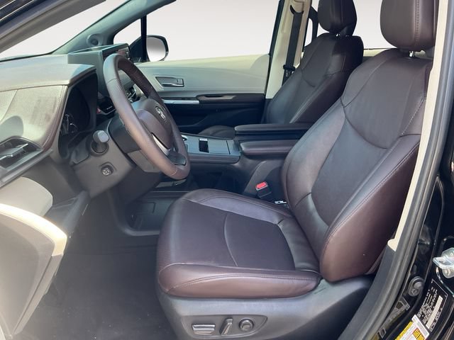 Used 2023 Toyota Sienna Platinum FWD image 9