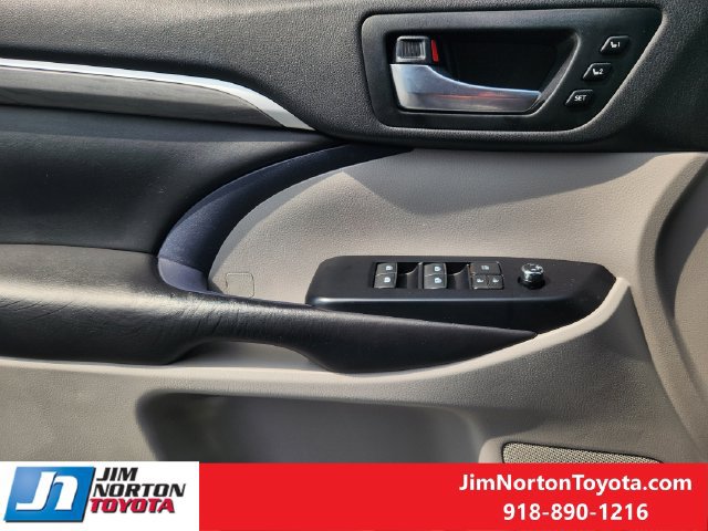 Used 2019 Toyota Highlander Limited FWD image 24