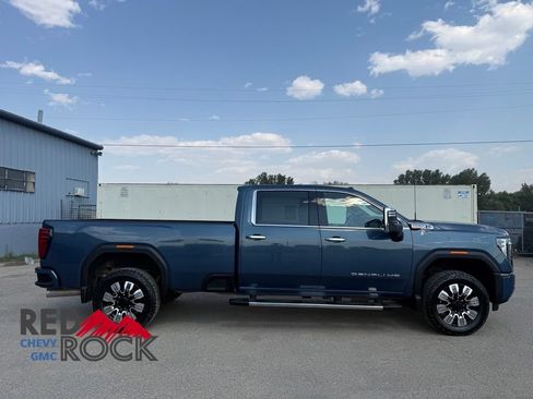 Used 2025 GMC Sierra 2500 Denali w/ Denali Reserve Package AWD/4WD image 4